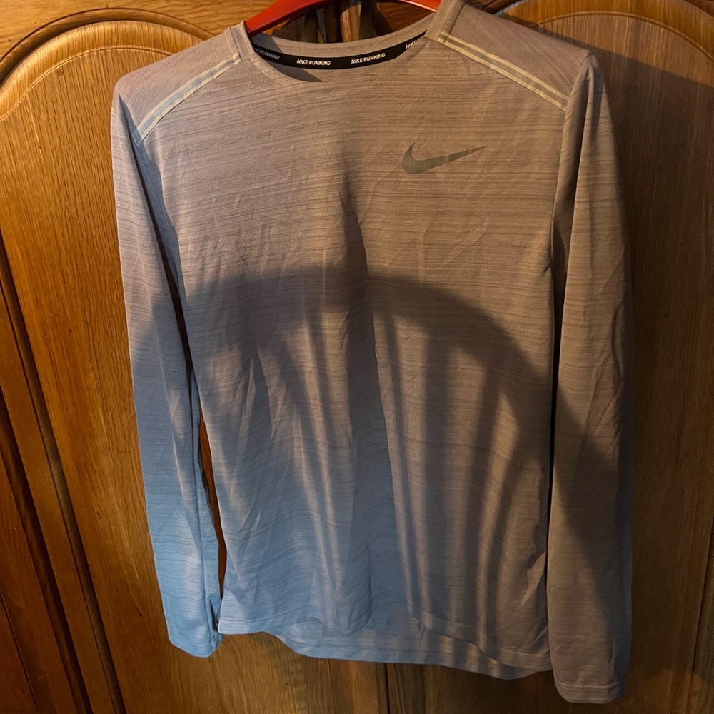Nike Men's Gray Long Sleeve Tee